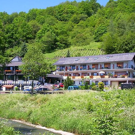 Landhotel Weinhaus Treis Weinähr Exterior foto